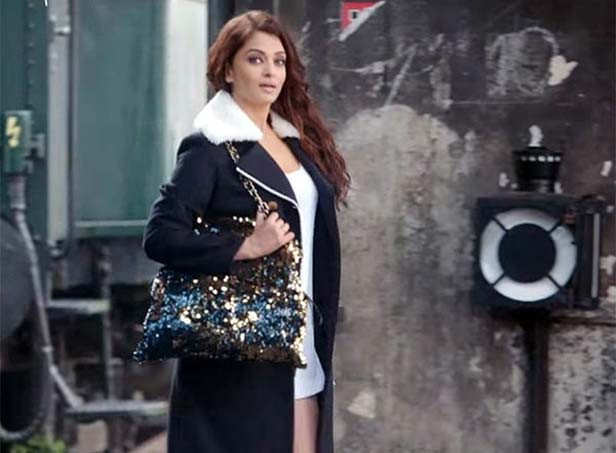 A Fashionistas Diary on X: Love It : Aishwarya Rai Bachchan Carrying  @gucci Handbag and @Roberto_Cavalli Sunglasses    / X
