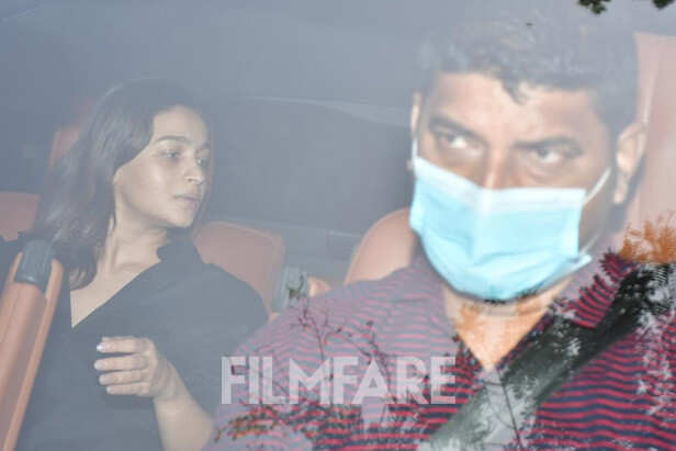 Alia Bhatt And Ranbir Kapoor Return Home With Their Baby Girl Post ...