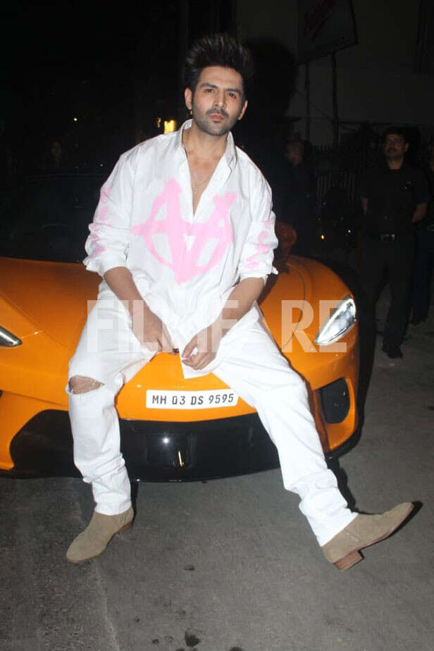 Kartik Aaryan Made A Casual Fashion Statement As He Arrived For His ...