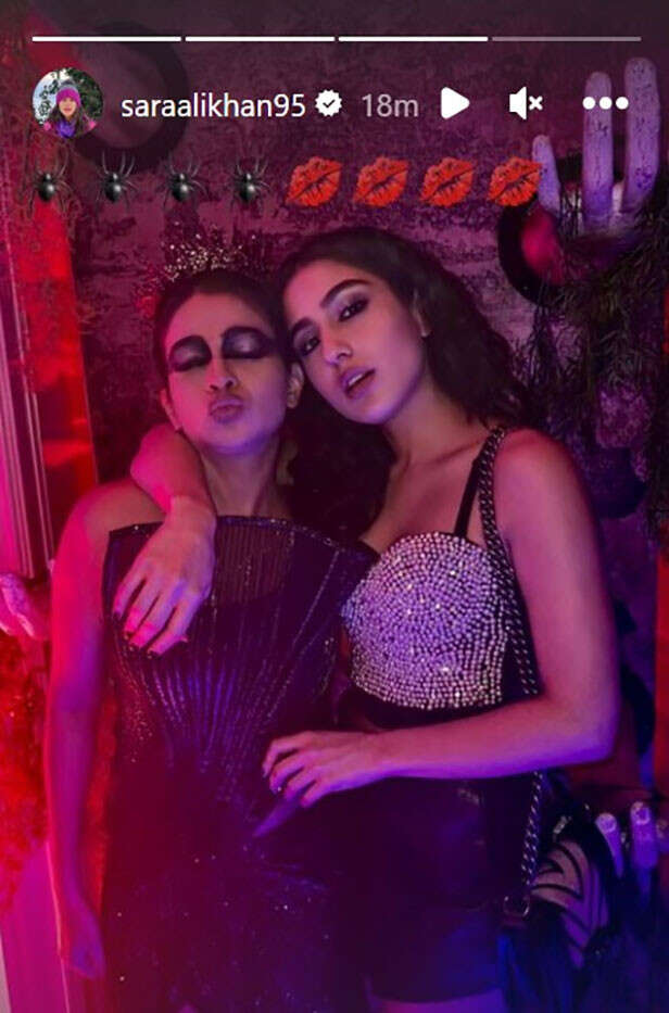 Sara Ali Khan Janhvi Kapoor Halloween Bash