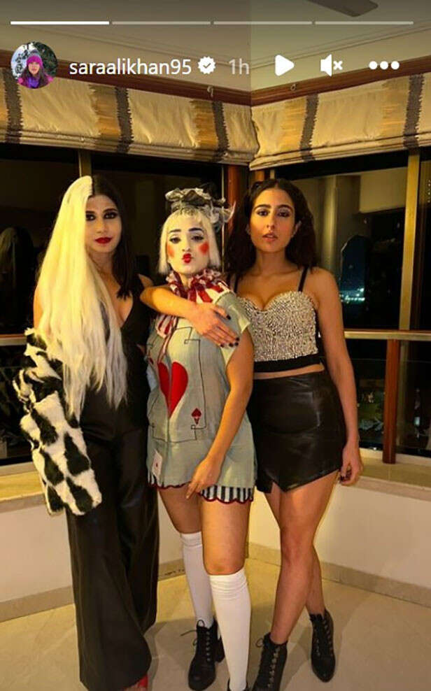 Sara Ali Khan Janhvi Kapoor Halloween Bash