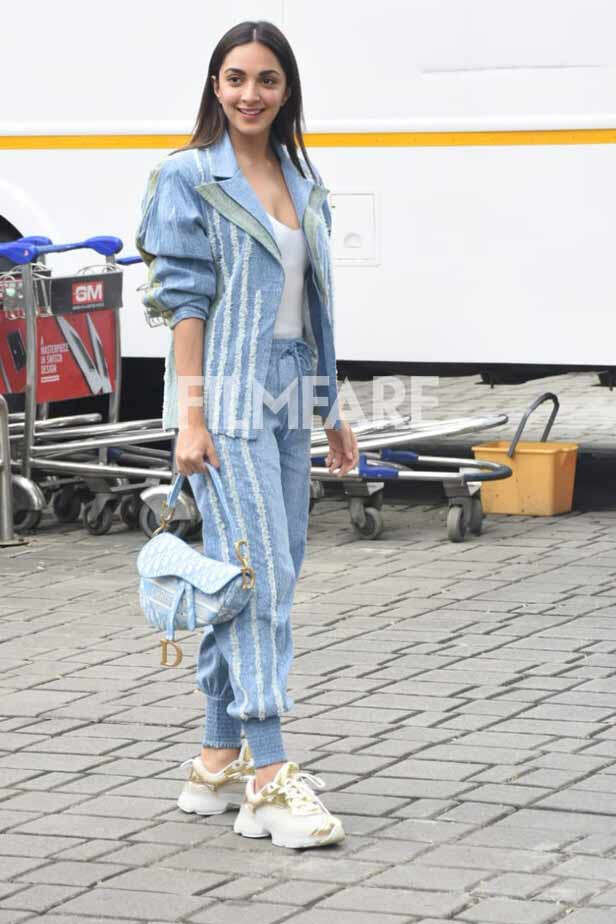 kiara advani clicked at airport