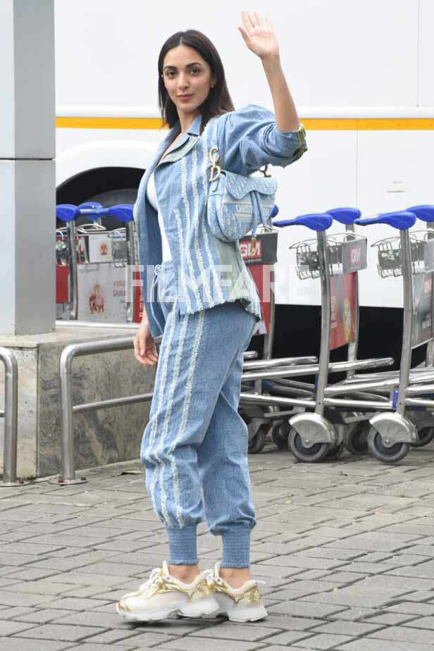 kiara advani clicked at airport