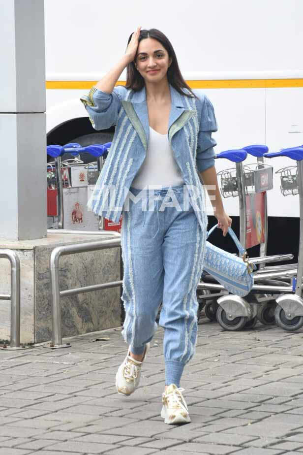 kiara advani clicked at airport