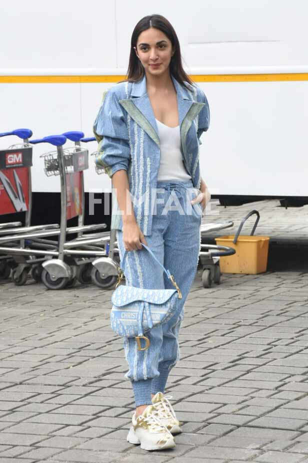 kiara advani clicked at airport