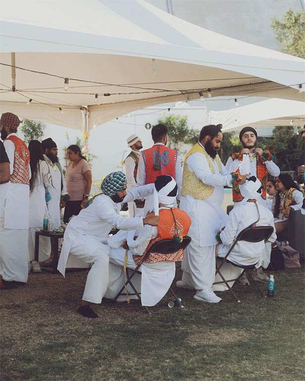 Diljit Dosanjh adds Punjabi Punch to second Coachella performance in white  tehmat-kurta styled with sneakers. All pics