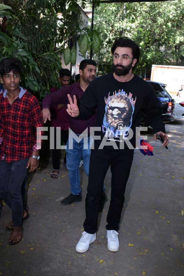 Filmfare on X: #RanbirKapoor keeps it cool and casual as he's snapped in  the city.  / X