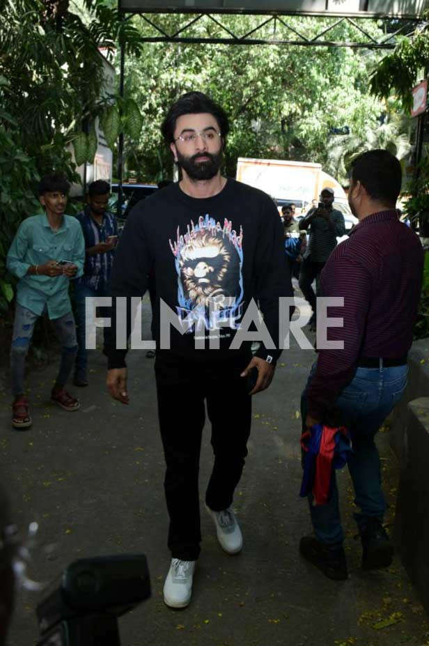 Filmfare on X: #RanbirKapoor keeps it cool and casual as he's snapped in  the city.  / X