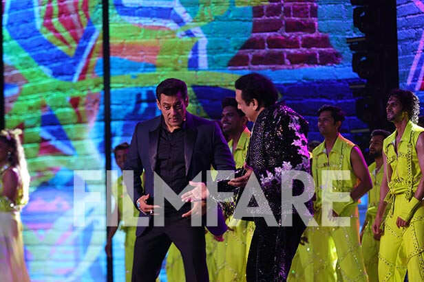 Govinda-Salman Khan Shakes A Leg At The 68th Hyundai Filmfare Awards ...