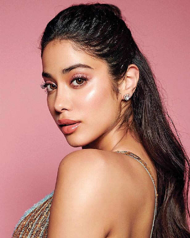 Bollywood divas who aced the highlighter game | Filmfare.com