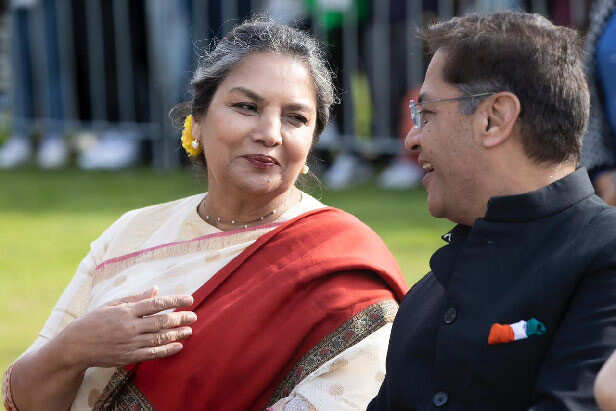 Shabana Azmi Celebrates Independence Day By Hosting The Indian National ...