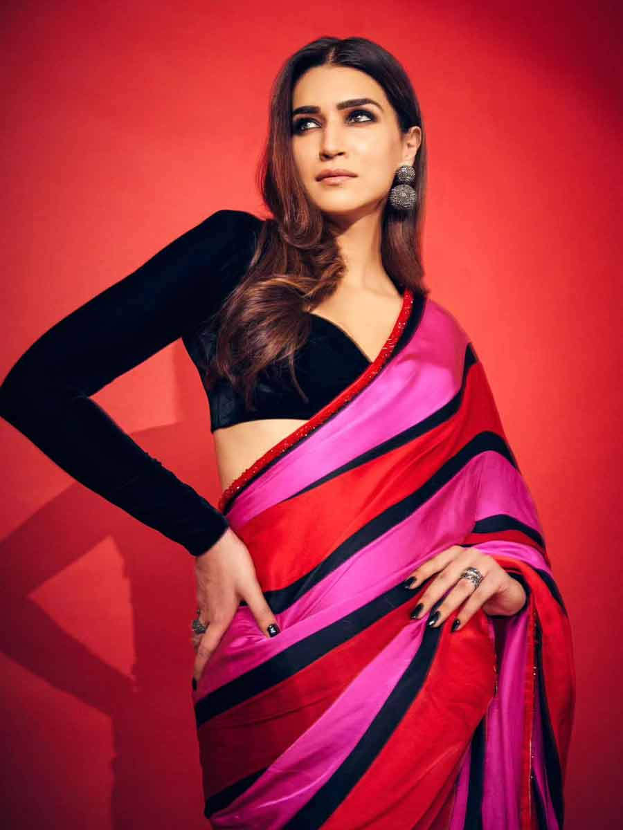 Bollywood Actress Beautiful Saree Looks in Trendy sarees
