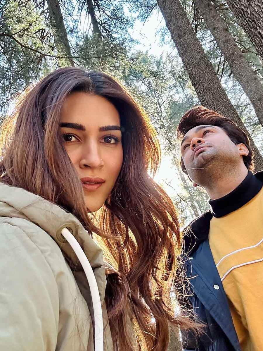 Kriti Sanon Shares BTS Snaps From Do Patti Post-schedule Wrap. See Pics ...