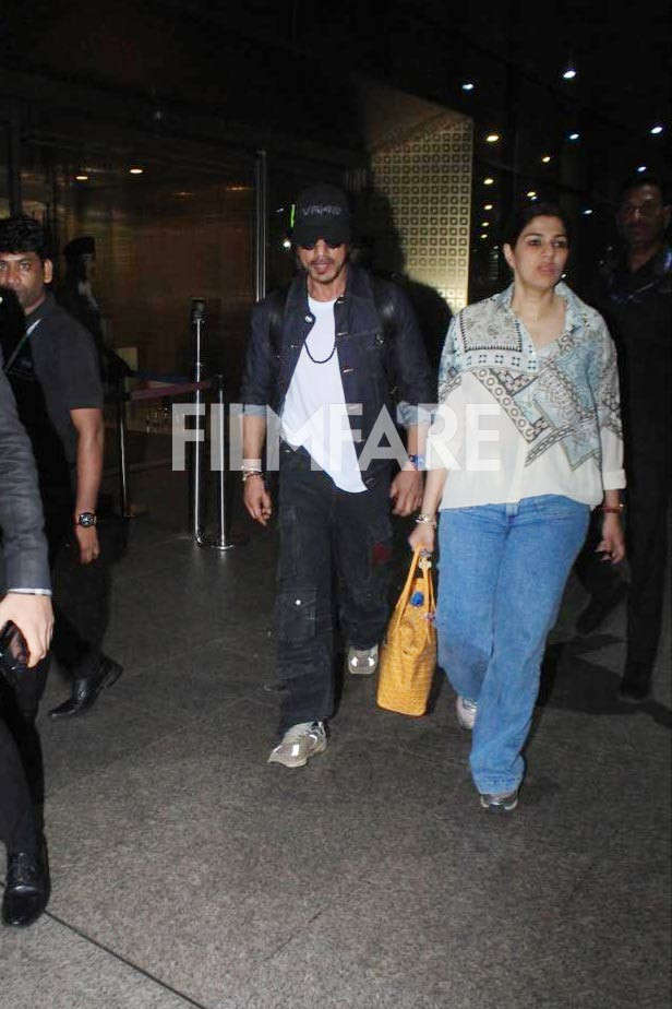 Shah Rukh Khan Gets Clicked In His Dunki Look At The Airport See Pics 