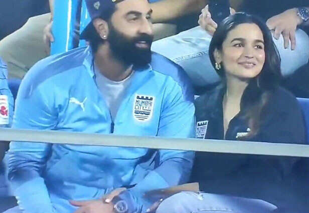 Alia Bhatt And Ranbir Kapoor Make For A Cute Pair In These Viral Pics From A Football Match 4147