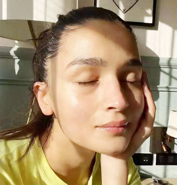 Alia Bhatt selfies 1