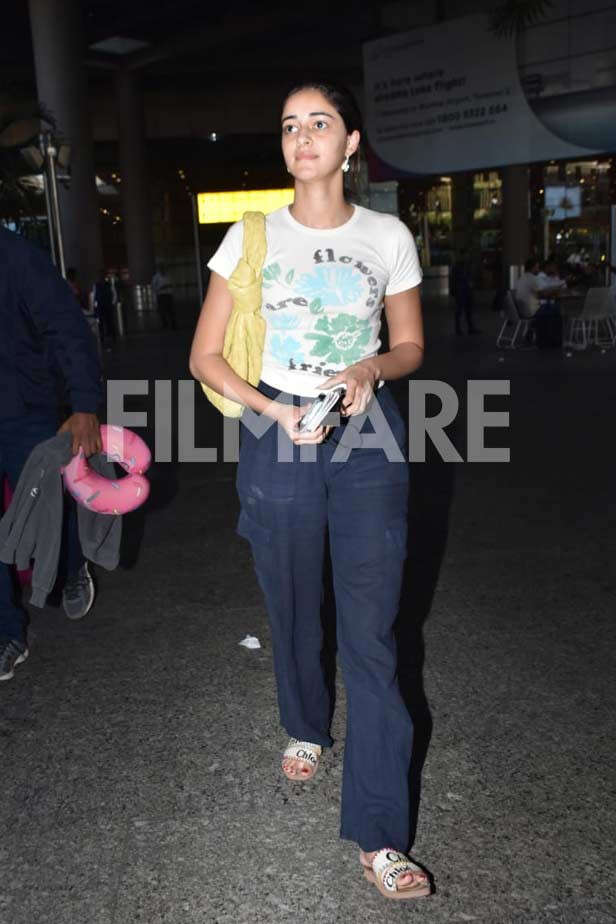 Ananya Panday clicked in casuals at the airport | Filmfare.com