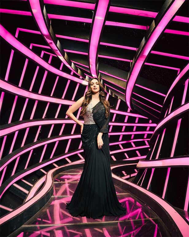 Kiara Advani stuns in a black saree on a reality show; check pictures here | Filmfare.com