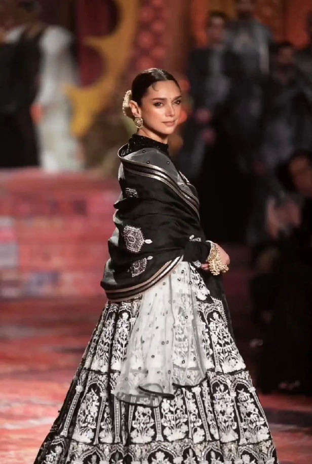 Aditi Rao Hydari wore all-black with an intricately embroidered lehenga by  Surendri | Dress indian style, Indian designer outfits, Indian skirt