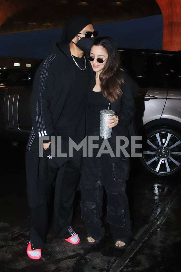 Deepika Padukone Spotted At Airport, Ranveer Singh Twins With Alia Bhatt In  Black - See Pics, News