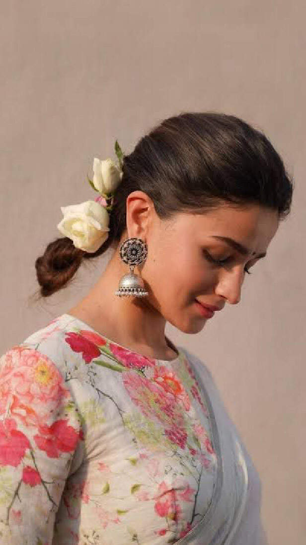 Alia Bhatt in Dear Zindagi | Alia bhatt hairstyles, Alia bhatt photoshoot,  Alia and varun