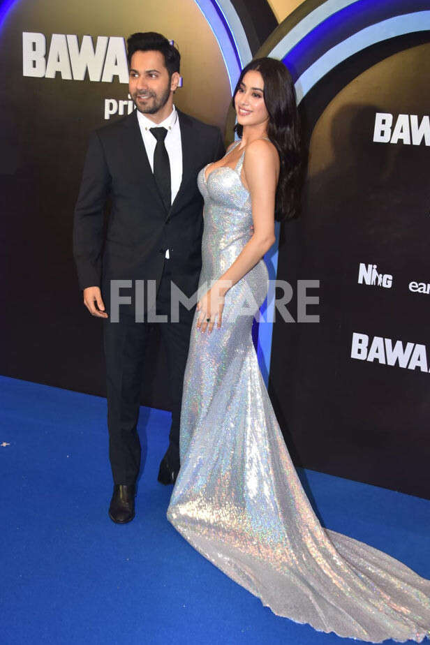 Varun Dhawan And Janhvi Kapoor Look Stunning At The Bawaal Screening ...