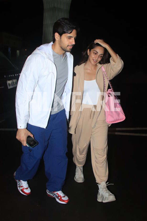 On Vacation With Husband Sidharth Malhotra, Kiara Advani Brings In The  Summer Sunshine In A Yellow Bralette On Her Birthday Vacation