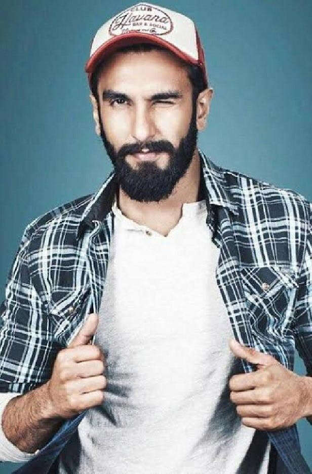 Top 15 Eccentric Looks of Birthday Boy Ranveer Singh - News18