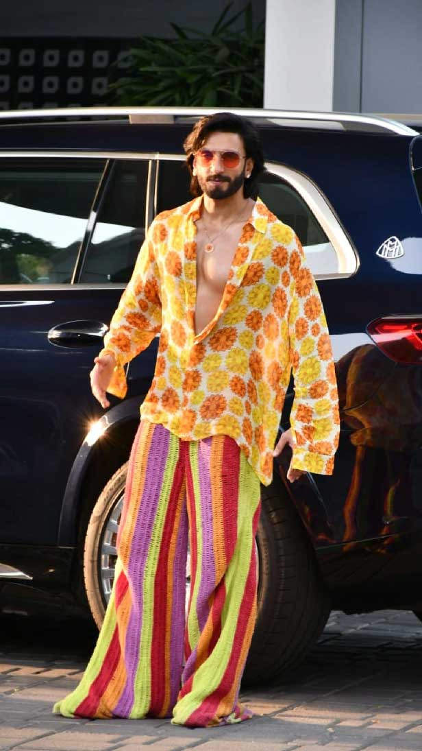 When Ranveer Singh showed up in award shows with his craziest outfits - see  pics | IWMBuzz
