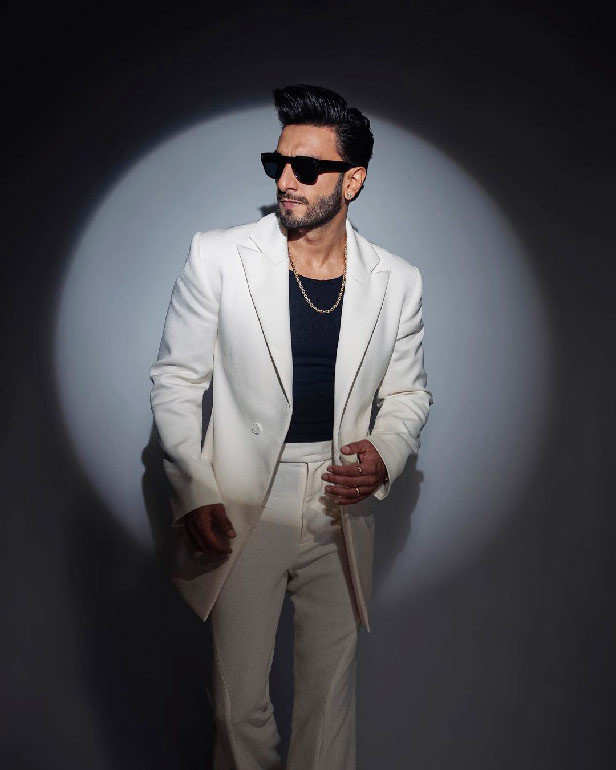 Ranveer Singh Serves Eclectic Fashion Vibes in a Classic White Suit, 'Rocky  Aur Rani Ki Prem Kahani' Actor Shares Pics on Insta