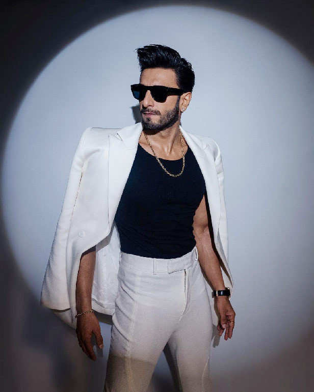 Ranveer Singh Serves Eclectic Fashion Vibes in a Classic White Suit, 'Rocky  Aur Rani Ki Prem Kahani' Actor Shares Pics on Insta