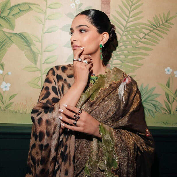 Rumena Begum - Heyyyy everybadyyy 󾠁 My Sonam Kapoor inspired look is now  up on my YouTube channel! click the link on my Instagram bio & Facebook  users click on this link