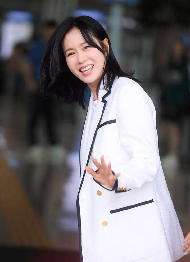 Crash Landing On You S Son Ye Jin Glows In Her First Appearance After Becoming A Mother See