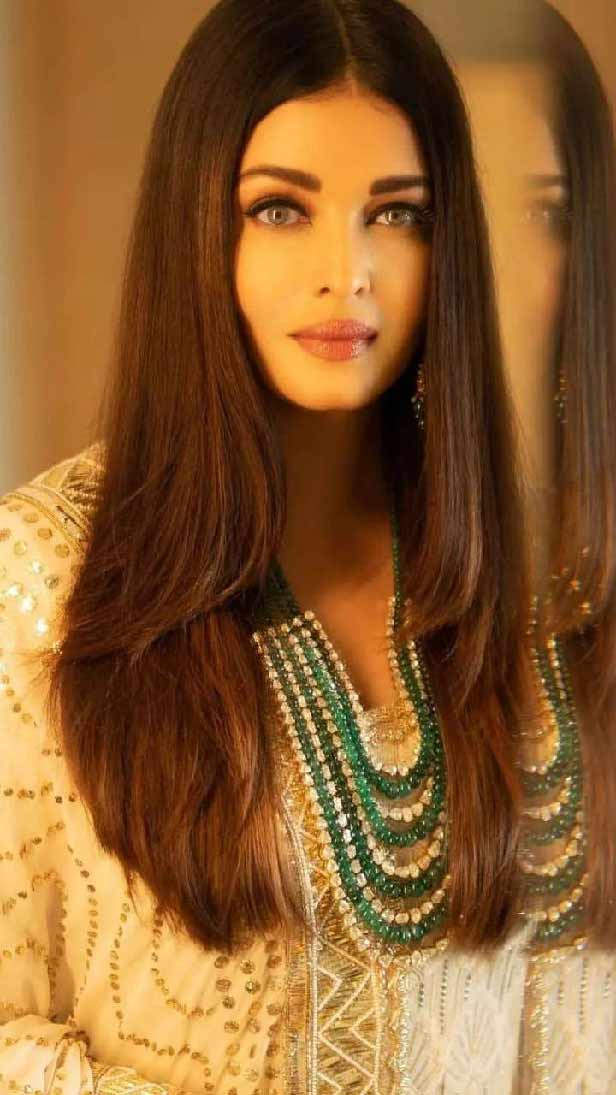 Aishwarya Rai Bachchan and her love for poker straight hair is an