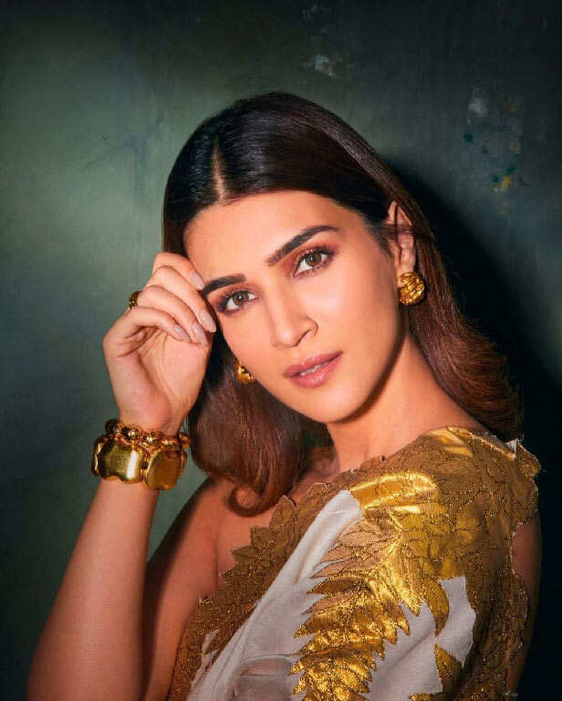 9 Times Kriti Sanon made heads turn in body-hugging dresses | Times of India