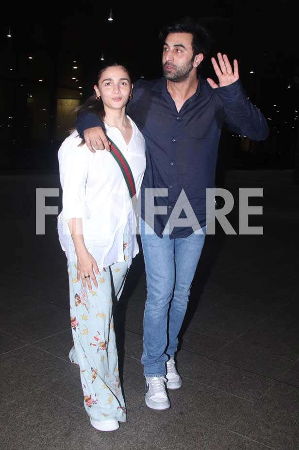 Ranbir Kapoor Holds Alia Bhatt Close As They Get Clicked At The Airport ...