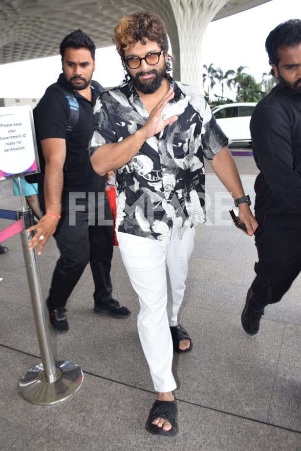 PHOTOS Allu Arjun keeps it stylish in a crisp white Balmain shirt and  black pants at awards show  PINKVILLA