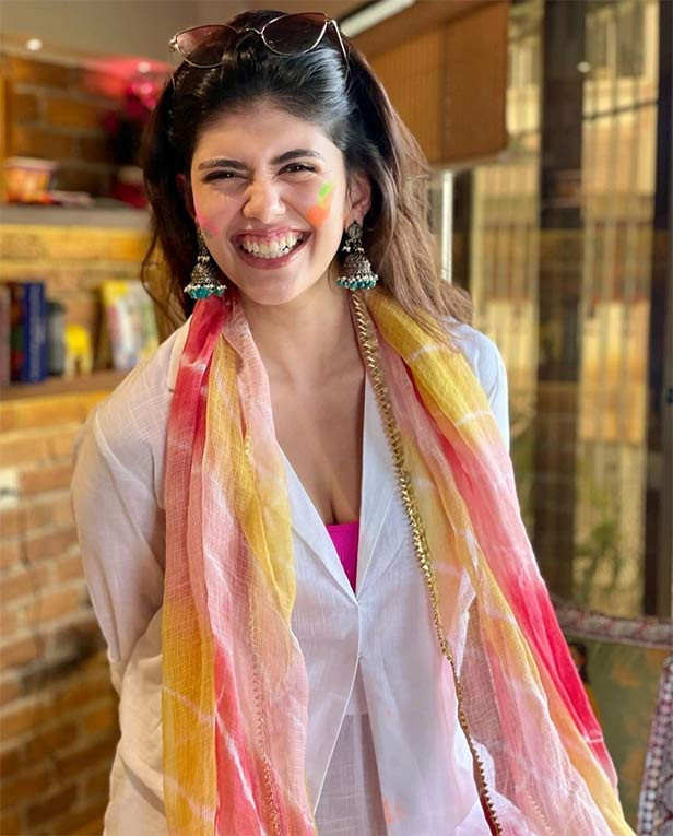 Holi gallery outfits