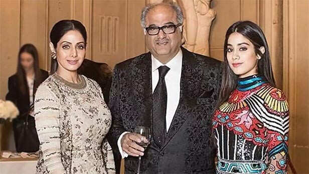 Janhvi Kapoor with family