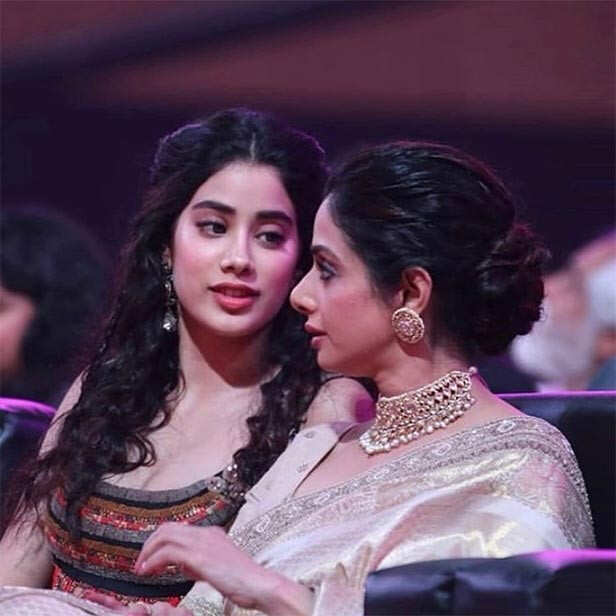 Janhvi Kapoor with family