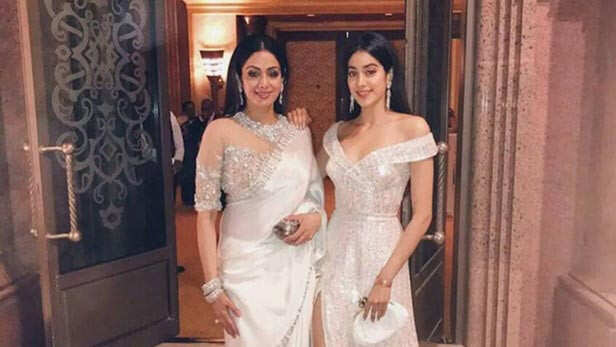 Janhvi Kapoor with family