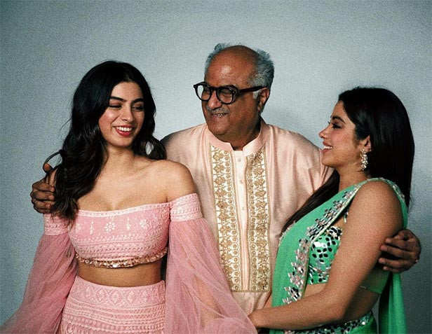 Janhvi Kapoor with family