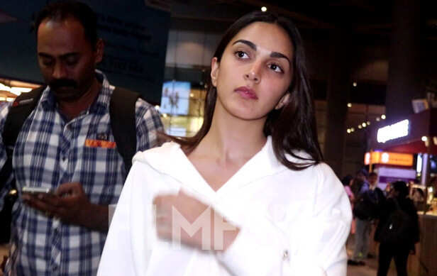 Kiara Advani sports a no-makeup look as she gets clicked at the airport ...