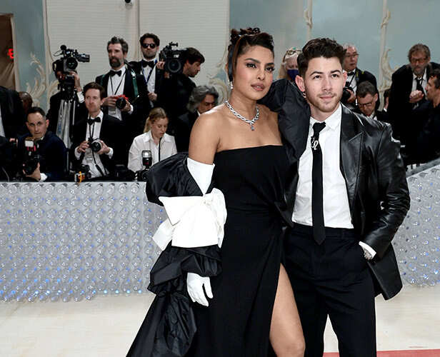 Priyanka Chopra Jonas And Nick Jonas Twin In Black At The Met Gala 2023 ...