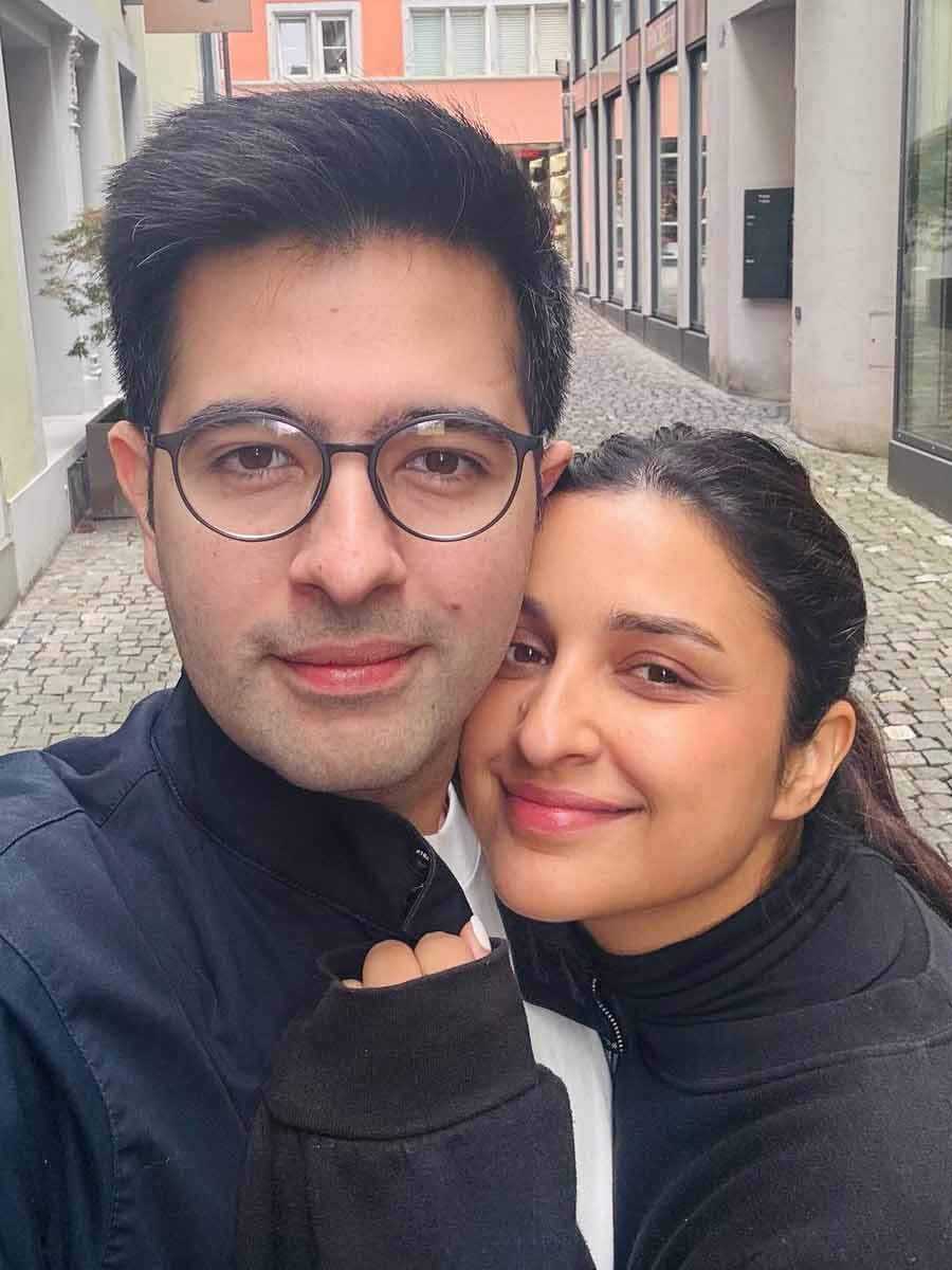 Parineeti Chopra Drops Never-seen-before Pics With Raghav Chadha As She ...