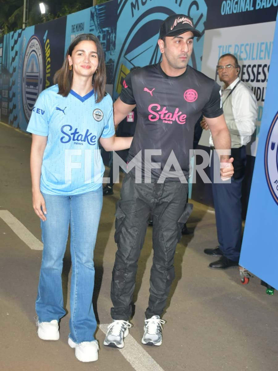 Alia Bhatt Looks Chic In A Black Sweatshirt With A Cap And Its All Because  Of Ranbir Kapoor