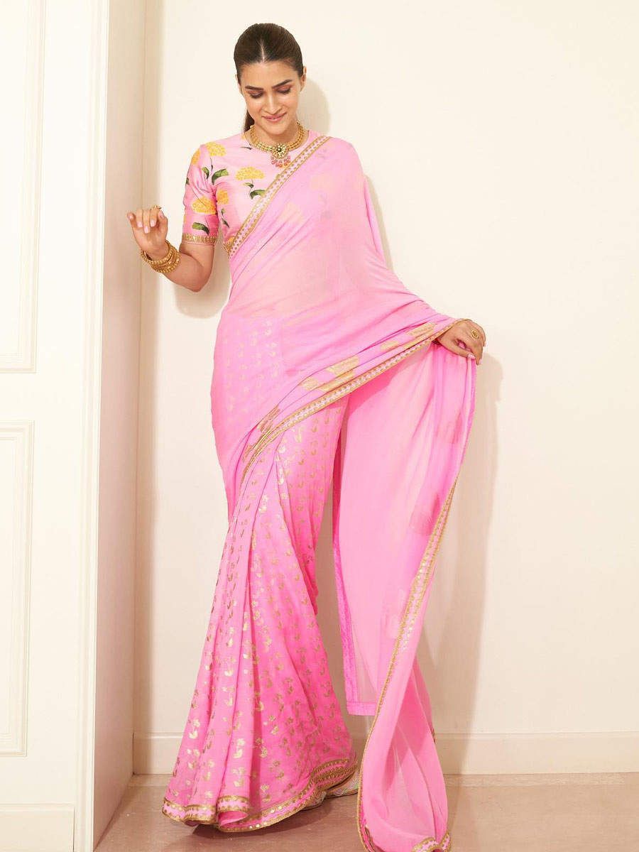 Kriti Sanon stuns in a pretty pink saree with a floral blouse. See pics: | Filmfare.com