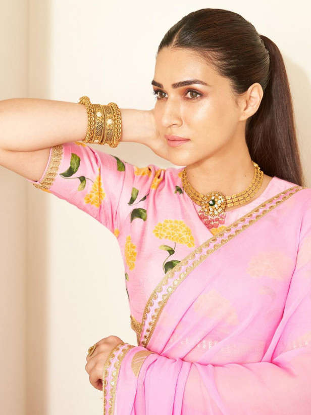 Kriti Sanon stuns in a pretty pink saree with a floral blouse. See pics ...