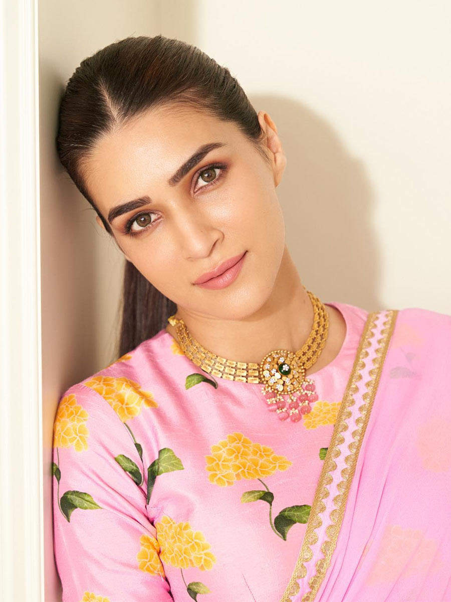 Kriti Sanon Stuns In A Pretty Pink Saree With A Floral Blouse See Pics