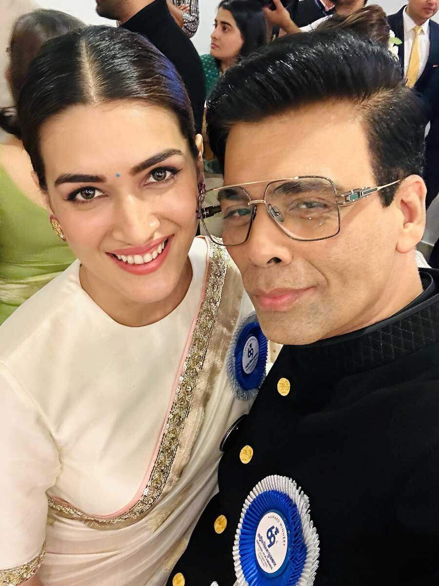 National Film Awards 2023: Kriti Sanon celebrates her win with her ...